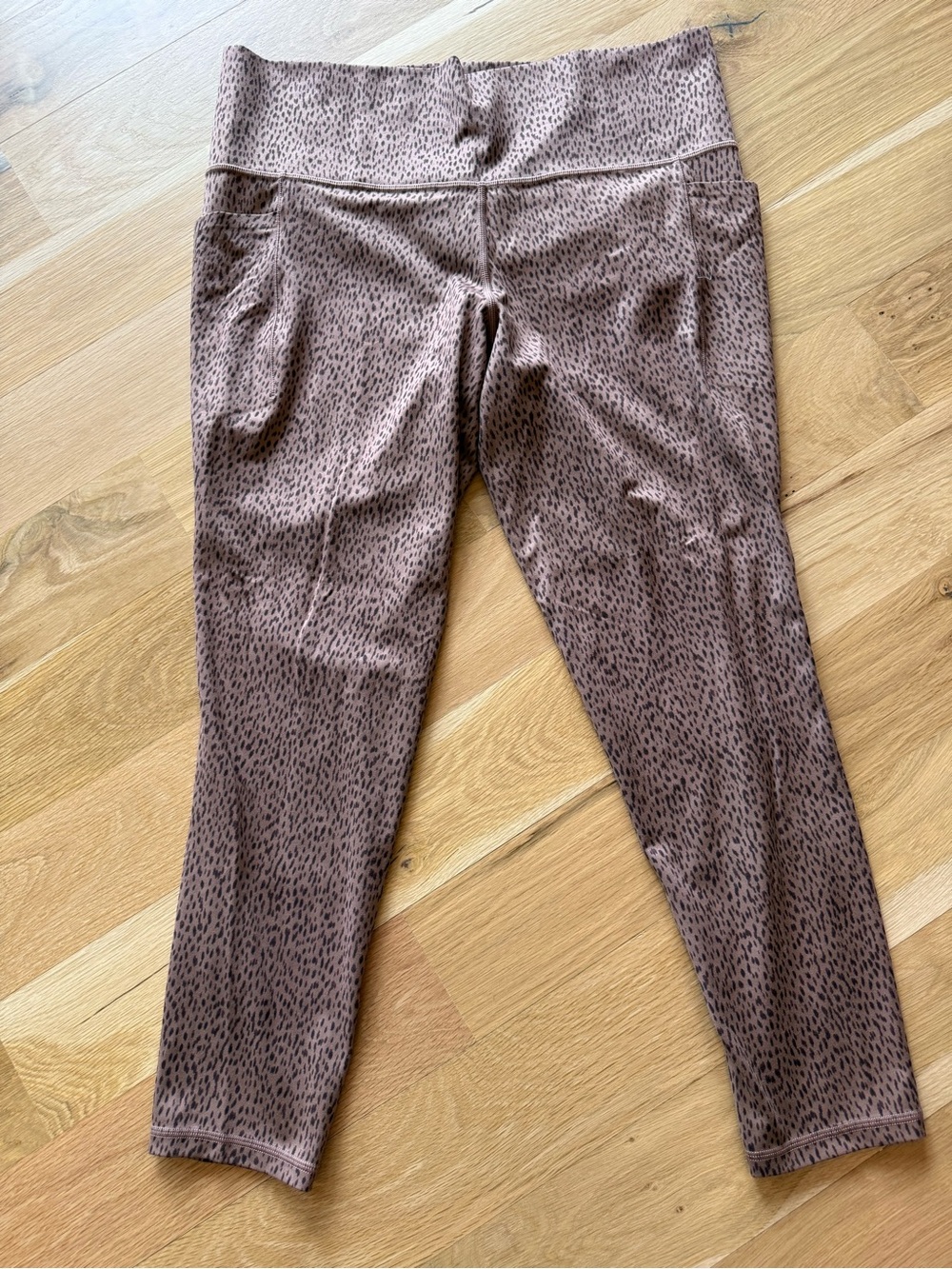Athleta Salutation Stash Pocket Printed 7/8 Tights Leggings